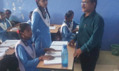 CG:बेमेतरा DEO अरविंद मिश्रा के  निरीक्षण में कई शिक्षक नदारत.. शो-काज नोटिस जारी...बेरला ब्लाक क्षेत्र में किये दौरा