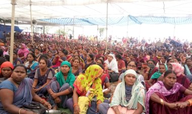 CG:बेमेतरा जिले से हजारों की संख्या में रायपुर हडताल में पहुंचे हैं..आंगनबाड़ी कार्यकर्ता एवं सहायिका