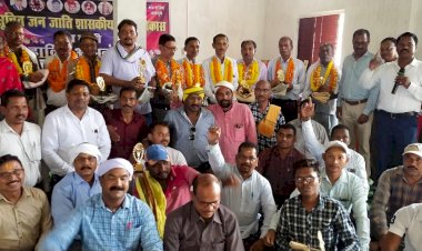 सेवानिवृत्त अधिकारी कर्मचारी का हुआ सम्मान...सम्मान कार्यक्रम अनुसूचित जनजाति अधिकारी कर्मचारी संघ तहसील नगरी की अगुवाई में हुई....
