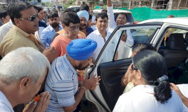 CG:नेहरू नगर भिलाई में शहीद कर्नल कपिल देव पांडेय  के परिजनों से मिलकर नेहरू नगर के संगठनों ने संवेदना व्यक्त की
