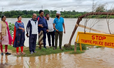 तीसरे दिन भी जारी रहा संसदीय सचिव रेखचंद जैन का सघन जनसंपर्क अभियान........................ इंद्रावती नदी के पुराने पुल में जल भराव का जायजा लिया एवं अधिकारियों को आवश्यक निर्देश दिए.........................