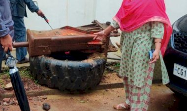 महापौर श्रीमती सफीरा साहू  वार्ड का  पैदल दौरा कर घर घर जाकर वार्ड के लोगों से डेंगू व मलेरिया की रोकथाम व बचाव की जानकारी देकर लोगों में जागरूकता लाने का प्रयास किया