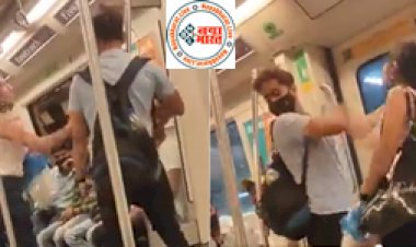Fight In Metro: मेट्रो में आपस में भिड़ गए गर्लफ्रेंड-बॉयफ्रेंड, फिर हुई थप्पड़ों की बारिश... देखें Shocking Video