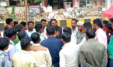 बस्तर संभाग के शिक्षा  विभाग में पदस्थ सफाई कर्मी मिले ,मुक्ति मोर्चा व जनता कांग्रेस छत्तीसगढ़ जे के नेता नवनीत चांद से, रखी अपनी समस्याएं,समाधान हेतु सरकार के विरुद्ध संघर्ष साथ देने की अपील - ओम मरकाम