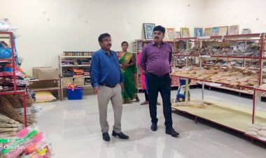 CG:संभागायुक्त महादेव कावरे ने किये संयुक्त जिला कार्यालय एवं जिला पंचायत बेमेतरा का आकस्मिक निरीक्षण.. पश्चात संभागायुक्त ने सी-मार्ट का भी निरीक्षण किये..इस  दौरान बेमेतरा कलेक्टर सीईओ जिला पंचायत भी उपस्थित रहे