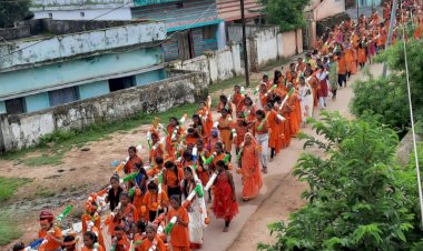 धमतरी जिले के कर्णेश्वर धाम में लगा कावरियों का मेला.....