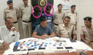 CG:ऑनलाइन ठगी करने वाले गिरोह के 02 सदस्य बेमेतरा पुलिस के गिरफ्त में.. ऑनलाइन ठगी से करोडो रूपये का लगा चुके है चुना...44 (डेबिड कार्ड) एटीएम कार्ड, 14 सिम 07 नग मोबाईल पैन कार्ड, अधार कार्ड, इंडिया पोस्ट पेमेंट कार्ड, पास बुक  एवं नगदी रकम बरामद.
