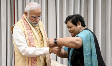 राज्यपाल उइके ने PM मोदी को बांधी राखी: गोबर से बनी माला, गौमूत्र किया भेंट... कई विषयों पर हुई चर्चा... देखिए फोटो....