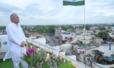 PHOTOS: ...जब मुख्यमंत्री भूपेश ने रूफ टॉप से देखा शहर का नजारा... CM बोले- यहां से तो आधा शहर दिख रहा है... देखें तस्वीरें.....