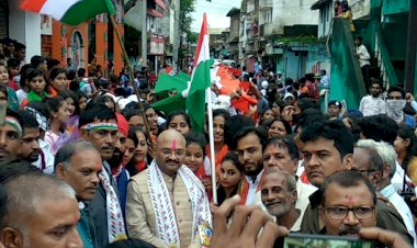 बेजुबान सेवा समिति द्वारा आयोजित तिरंगा यात्रा में राजनांदगांव सांसद संतोष पांडेय हुए शामिल…देखे विडियो…