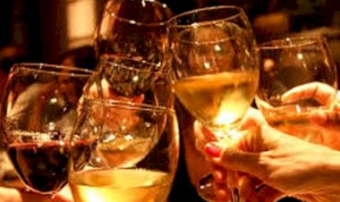 नशे में धुत PM VIDEO: शराब पीकर प्रधानमंत्री ने किया जमकर डांस... वीडियो हुआ लीक... मचा हड़कंप... देखें वीडियो......