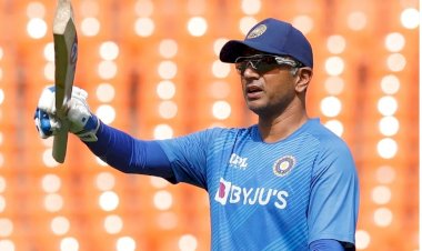 Asia Cup 2022: भारत Vs पाकिस्तान मुकाबले से पहले भारत को लगा बड़ा झटका…कोरोना पॉज़िटिव हुए राहुल द्रविड़, एशिया कप से हो सकते हैं बाहर…