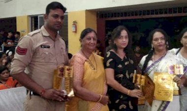 CG:बेमेतरा पुलिस का फिर हुआ नाम रोशन..पुलिस जवान संदीप साहू वसुंधरा एवार्ड से दुर्ग में हुए सम्मानित..आम जनों को जोड़ने के लिए फ्रेंडली पुलिसिंग के तहत सामाजिक कार्य किए जा रहे हैं..उपासना फाउंडेशन  दुर्ग द्वारा वसुंधरा अवार्ड से पुलिस जवान संदीप साहू को किया सम्मानित