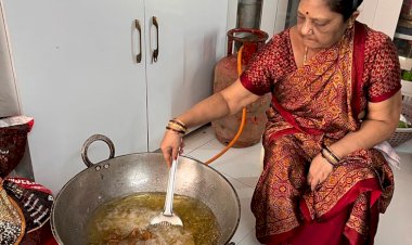 PHOTO तीजा-पोला की तैयारी : मुख्यमंत्री निवास में शुरू हुई तीजा-पोला की तैयारी…CM बघेल बोले- श्रीमती जी ने ठेठरी, खुरमी और चूरमा जैसे पारंपरिक पकवान कर रही तैयार…CM ने गृह मंत्री शाह को दिया नेवता,देखे फ़ोटो…