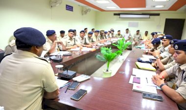 CG- क्राइम मीटिंग: SP ने थानेदारों को दी हिदायत... लापरवाही नहीं होगी बर्दाश्त... अधिक से अधिक गुंडा फाइल खोले जाएंगे... इन पर होगी कड़ी कार्यवाही.....