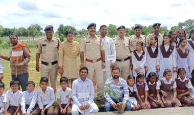 थाना खल्लारी जिला महासमुन्द, कृष्ण कुंज योजना के तहत वृक्षारोपण एवम्  खाकी के रंग स्कूल के संग कार्यक्रम का किया गया आयोजन