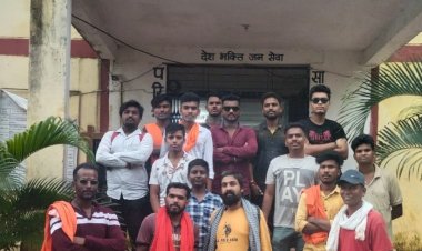 विहिप बजरंग दल बस्तर डिलमिली विवाद को सुलझाने जा रहे पदाधिकारी बजरंगी हुए नजर बंद,विरोध मे चक्का जाम