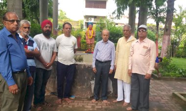 शिक्षक नगर डॉ. सर्वपल्ली राधाकृष्णन उद्यान में मना शिक्षक दिवस…महापौर से चर्चा कर उद्यान के संधारण हेतु करवाए जाएंगे कार्य…डॉ सर्वपल्ली राधाकृष्णन के बताए मार्गों पर चलने का ले संकल्प-शिक्षा प्रभारी मंदीप सिंह भाटिया…