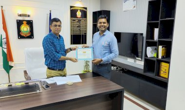 CGबेमेतरा जिले का नाम हुआ रौशन.. बेमेतरा जिले के नवागढ़ निवासी आई.टी एक्सपर्ट आशुतोष दुबे का हुआ सम्मान... पुलिस महानिदेशक एवं पुलिस अधीक्षक दीपक झा बलौदाबाजार ने किया सम्मान