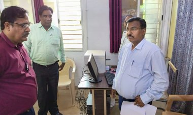 BEMETARA:संभागायुक्त श्री कावरे ने बेरला अनुविभाग के कार्यालयों में दी दबिश...रिकॉर्ड अद्यतन नही होने पर कर्मचारी की रोकी गई वेतनवृद्धि... जनपद कार्यालय में अनुपस्थित कर्मचारियों को थमाया कारण बताओ नोटिस..