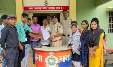 CG,:कालेज के मुख्य द्वार पर बाहरी लोगों का जमावड़ा हटाने एनएसयूआई ने थाना प्रभारी नवागढ़ को सौपा ज्ञापन*