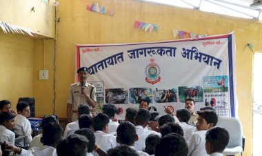 छात्रों को साइबर अपराध एवं उससे बचाव के बारे में दी गई जानकारी.... यातायात नियमों के पालन से बचा सकते हैं कई जिदगियां...