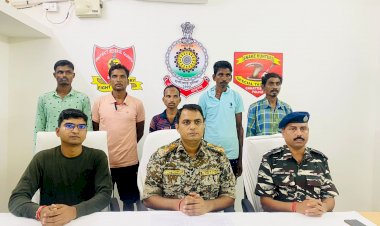 दो लाख के इनामी नक्सली समेत पांच नक्सलियों ने किया आत्मसमर्पण