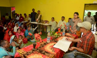 कन्या आश्रम और प्राथमिक स्वास्थ्य केन्द्र का कलेक्टर ने किया निरीक्षण,जन चौपाल लगाकर शासकीय योजनाओं के बारे में ग्रामीणों को किया जागरूक,देखे पूरी जानकारी.....