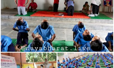 दुगली में हुआ योग शिविर
स्कूली बच्चों सहीत गर्भवती एवं शिशु होती महिलाओं को भी योग की महत्व बताए.....