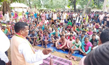 चिंतलनार में कन्या आश्रम के लिए मंत्री कवासी लखमा ने किया 2 करोड़ की घोषणा..भेंट मुलाकात कर स्थानीय समस्याओं से मंत्री लखमा हुए अवगत