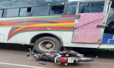 CG:दुर्ग जिले में बड़ा हादसा: 3 स्कूली छात्रों का बस के चपेट में आने से मौत…त्रैमासिक परीक्षा देकर लौट रहे थे 12 वीं के छात्र...बेमेतरा से दुर्ग जा रही थी नवीन कंपनी की यात्री बस..धमधा ब्लाक व थाना  क्षेत्र देवरी के रहने वाले तीनों छात्र..दारगांव मोड़ के पास की घटना