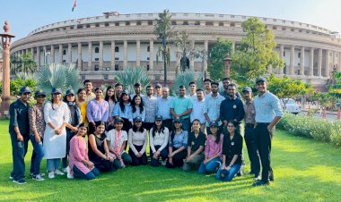 एमबीएम विश्वविद्यालय के छात्रों का लोकतंत्र के मंदिर संसद का स्टडी टूर