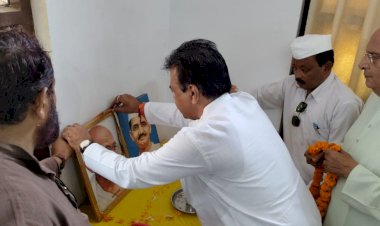 राजीव भवन में गरिमा व सादगी के साथ मनाई गई गाँधी और शास्त्री की जयंती...
