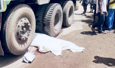 2 मौतें CG-दर्दनाक सड़क हादसा : तेज रफ्तार ट्रेलर ने बाइक सवार को रौंदा,दो की मौके पर मौत…फिर जो हुआ…आक्रोशित लोगों ने किया चक्काजाम…