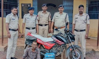 ग्राम कंदई में पकड़ाया 45 पौवा अवैध शराब...54 सौ रूपये का शराब जप्त...अवैध शराब के साथ  एक बाइक और आरोपी गिरफ्तार..रिमांड से जेल दाखिल..मामला पुलिस चौकी देवरबीजा क्षेत्र का