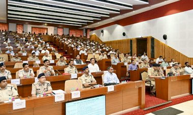 CG- कलेक्टर-SP कांफ्रेंस LIVE UPDATE: अवैध शराब मिलने की घटनाओं पर मुख्यमंत्री के जताई कड़ी नाराज़गी... कहा- आंकड़े नहीं, ठोस कार्ययोजना दें... ऑनलाइन जुआ पर भी पुलिस अधीक्षकों को कार्रवाई के निर्देश.....