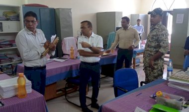 कलेक्टर ने संयुक्त कलेक्टोरेट कार्यालय का किया औचक निरीक्षण