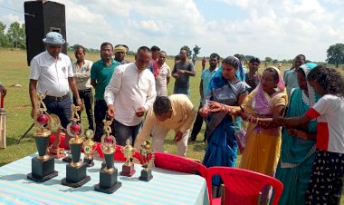 ग्राम पंचायत मानिकचौरी में सरपंच रामायण साहू के संरक्षण में आज से शुरू हो रहा टेनिस बॉल क्रिकेट टूर्नामेंट उद्घाटन के अवसर पर पहुंचे क्षेत्र के जनप्रतिनिधि पढ़ें पूरी खबर