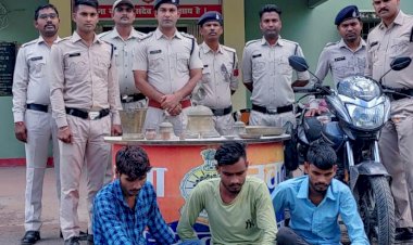 CG:नवागढ़ शारदा मंदिर में हुए थे चोरी जिसका आरोपी गिरफ्तार ...नवागढ़ पुलिस को मिली सफलता...1 बाइक सहित 3 आरोपी गिरफ्तार