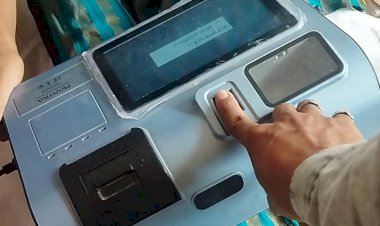 उदयपुर लखनपुर सहित विभिन्न ग्राम पंचायतों की राशन दुकानों का बायोमेट्रिक मशीन में सरवर की समस्या होने से राशन कार्ड धारियों को हो रही परेशानी।