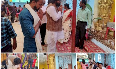 दीपावली के शुभ अवसर पर अनुकूलदेव वार्ड में स्थित माता काली मंदिर में पूजा एवं भंडारा में ,बस्तर में सुख शांति,समृद्धि ,धार्मिक सौहाद्र की मांग की प्राथना को लेकर मां काली का आशीर्वाद प्राप्त करने पहुंचे मुक्ति मोर्चा व जोगी कांग्रेस के नेता नवनीत चांद - संगीता सरकार