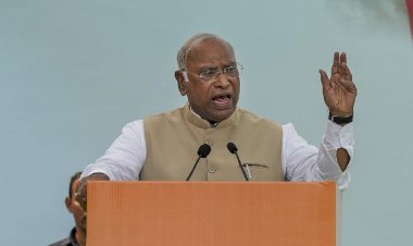 BREAKING: कांग्रेस ने स्टीयरिंग कमेटी का किया एलान, सोनिया-राहुल समेत 47 नेताओं के नाम, देखें लिस्ट.....
