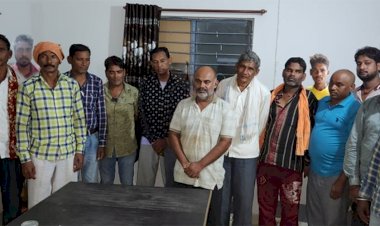 CG- 677 गिरफ्तार: 7 दिन, 177 FIR, 677 गिरफ्तार... त्योहारी सीजन में ताबड़तोड़ कार्रवाई... जुआ-सट्टा के ठिकानों पर पुलिस की दबिश, लाखों ️नगदी सहित 20 बाइक एवं 3 कार जप्त.....