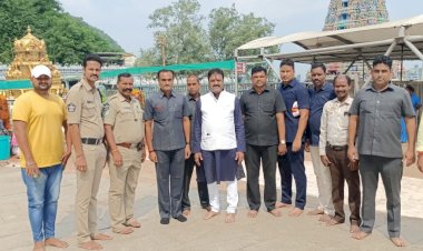 विधायक जगदलपुर एवं संसदीय सचिव रेखचंद जैन पहुंचे विजयवाड़ा मां कनक दुर्गा मंदिर में पूजा अर्चना की