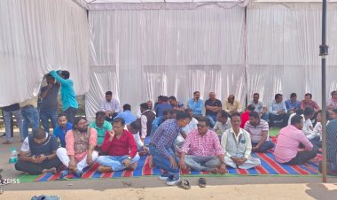 बस्तर के पत्रकार पर हुए आत्मघाती हमले के विरोध में ,अपराधियों की गिरफ्तारी की मांग को लेकर पत्रकार संघ द्वारा आयोजित धरना प्रदर्शन को समर्थन देने पहुंचे मुक्ति मोर्चा व जनता कांग्रेस छत्तीसगढ़ जे के नेता नवनीत चांद - संतोष सिंह