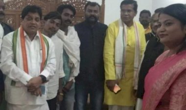 पत्रकार रितेश पांडे को शासन द्वारा आर्थिक सहायता दिलवाने बस्तर प्रवास पर पहुँचे मंत्री शिव डेहरिया को  जिला अध्यक्ष सतीश वानखेड़े के नेतृत्व में ज्ञापन सौंपा