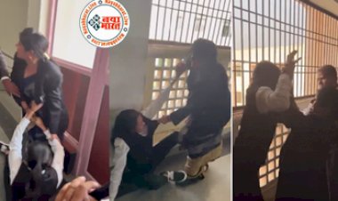 Viral Video: कोर्ट में आपस में भिड़ीं दो महिला वकील, एक-दूसरे के खींचे बाल, जमकर बरसाए थप्पड़...देखें वीडियो...