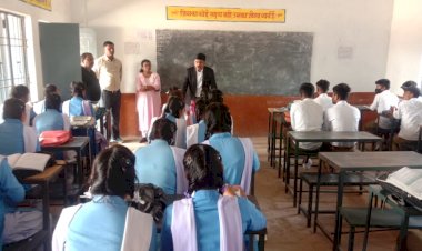 CG:कलेक्टर ने स्वामी आत्मानंद हिंदी मीडियम स्कूल देवरबीजा का औचक निरीक्षण किये... देवरबीजा के प्राचार्य एवं दो शिक्षकों को शो-काट नोटिस जारी..पढिये पूरा खबर