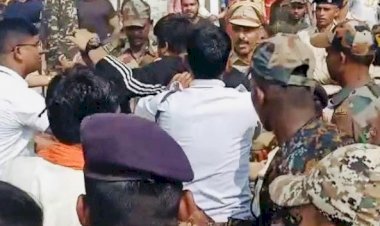 बाउंसर की पिटाई VIDEO: शिव महापुराण कथावाचन के दौरान पुलिस से बदसलूकी…DSP के साथ भी की धक्का-मुक्की, बाउंसर की पिटाई का वीडियो वायरल…