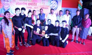 CG:भारतमाता चौक के लोकार्पण समारोह में स्वामी आत्मानंद शिवलाल राठी अंग्रेजी माध्यम विद्यालय बेमेतरा के छात्रों का  मनमोहक प्रस्तुति